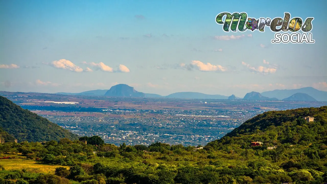 Panorámica con el cerro del Chumil y el cerro de Chalcatzingo.