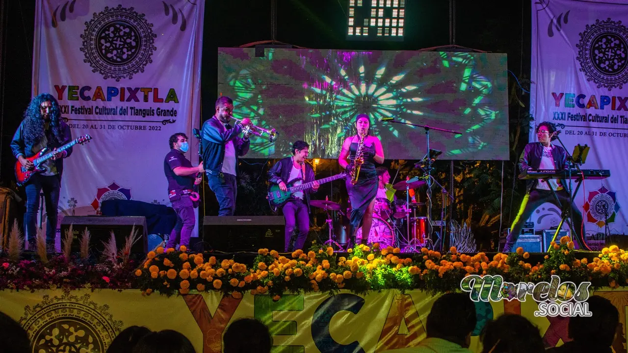 Sábado de festival cultural en Yecapixtla, B-side en escenario