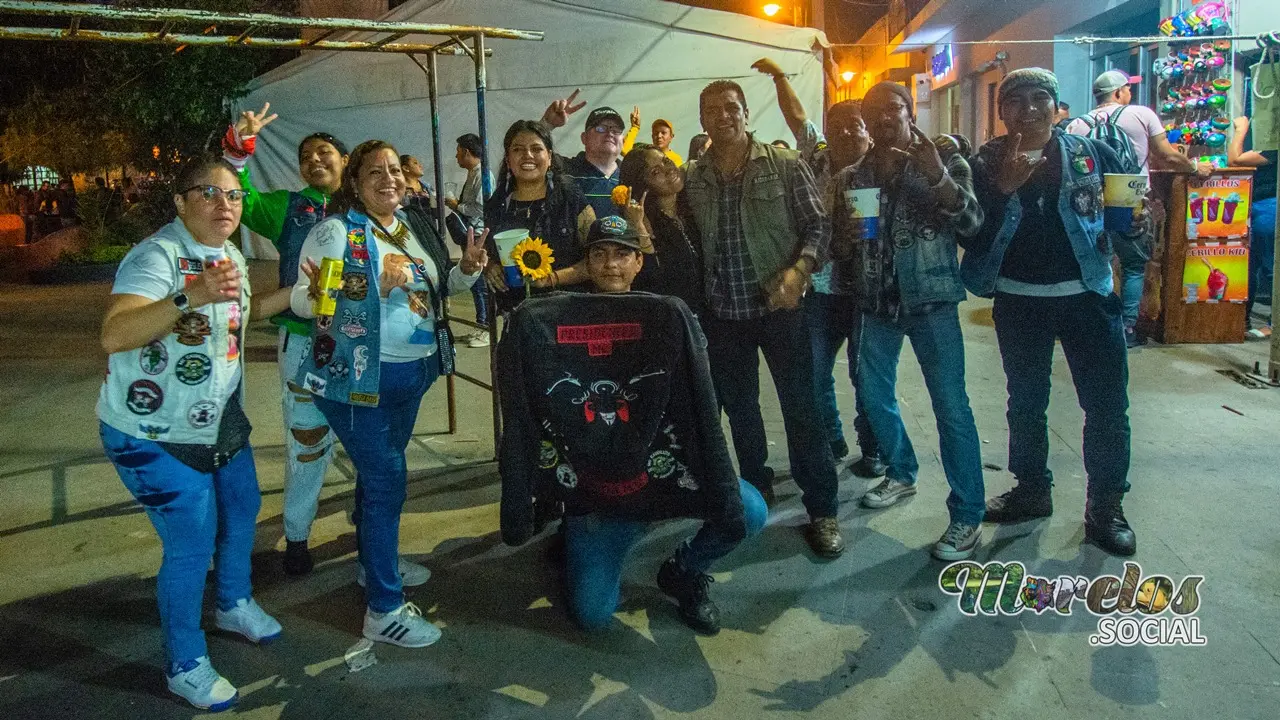 La banda asistente al centro de yecapixtla durante el festival cultural del tianguis grande