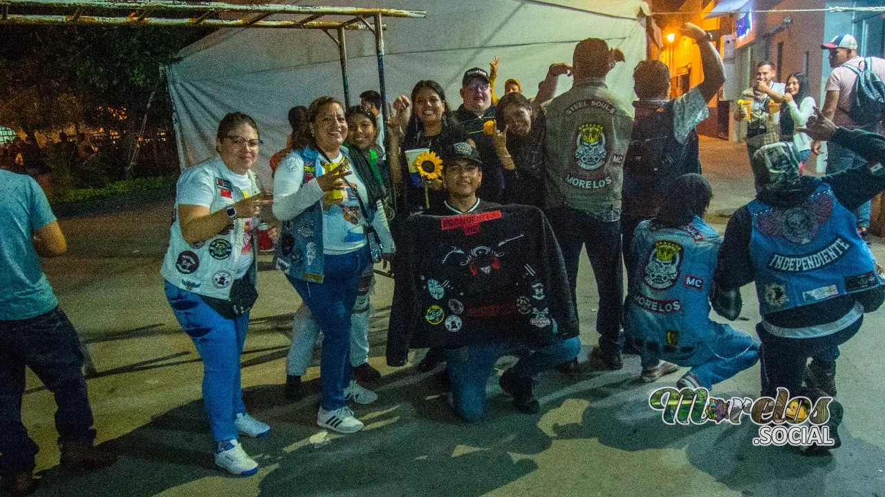 La banda motociclista en Yecapixtla durante el festival cultural del tianguis grande.