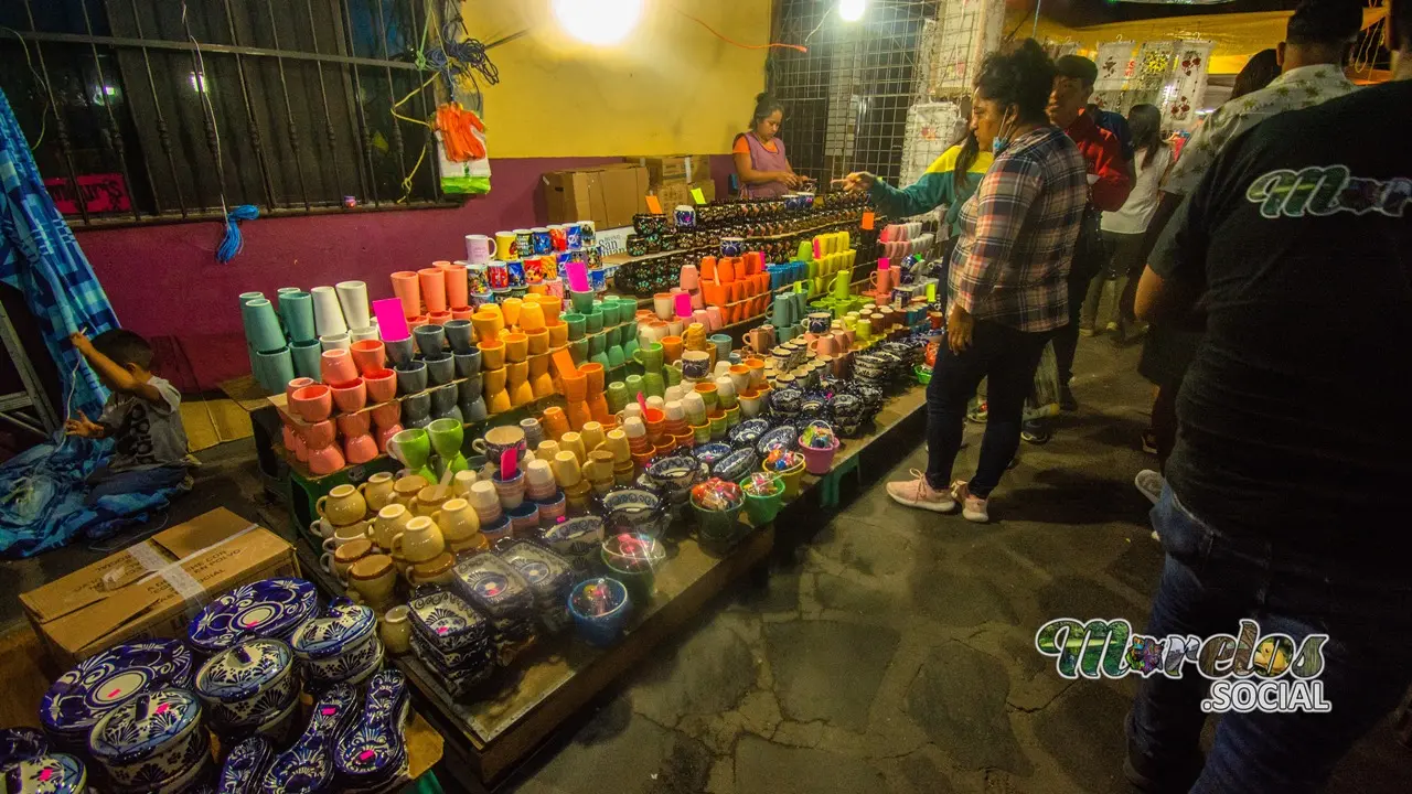 Recorriendo el tianguis grande de Yecapixtla el sábado por la noche.