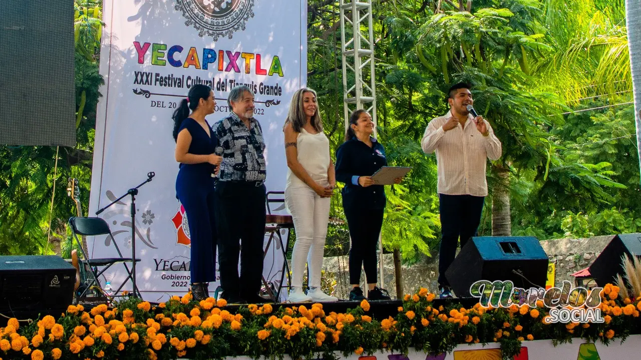 Reconocimiento Alejandra moreno en Yecapixtla.