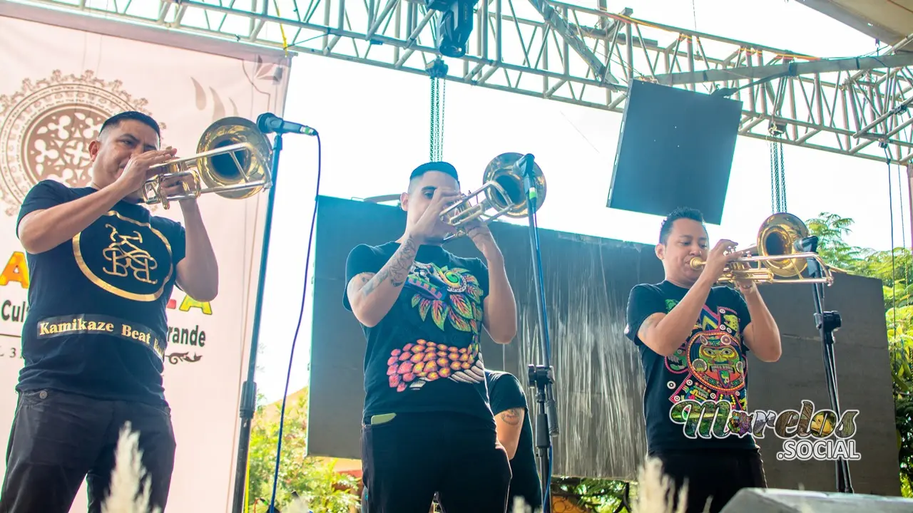 Los Trombones de kamikaze beat band en el festival de Yecapixtla