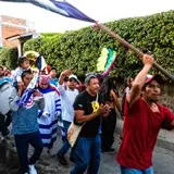 La comparsa que crece, la banda de viento que anima.