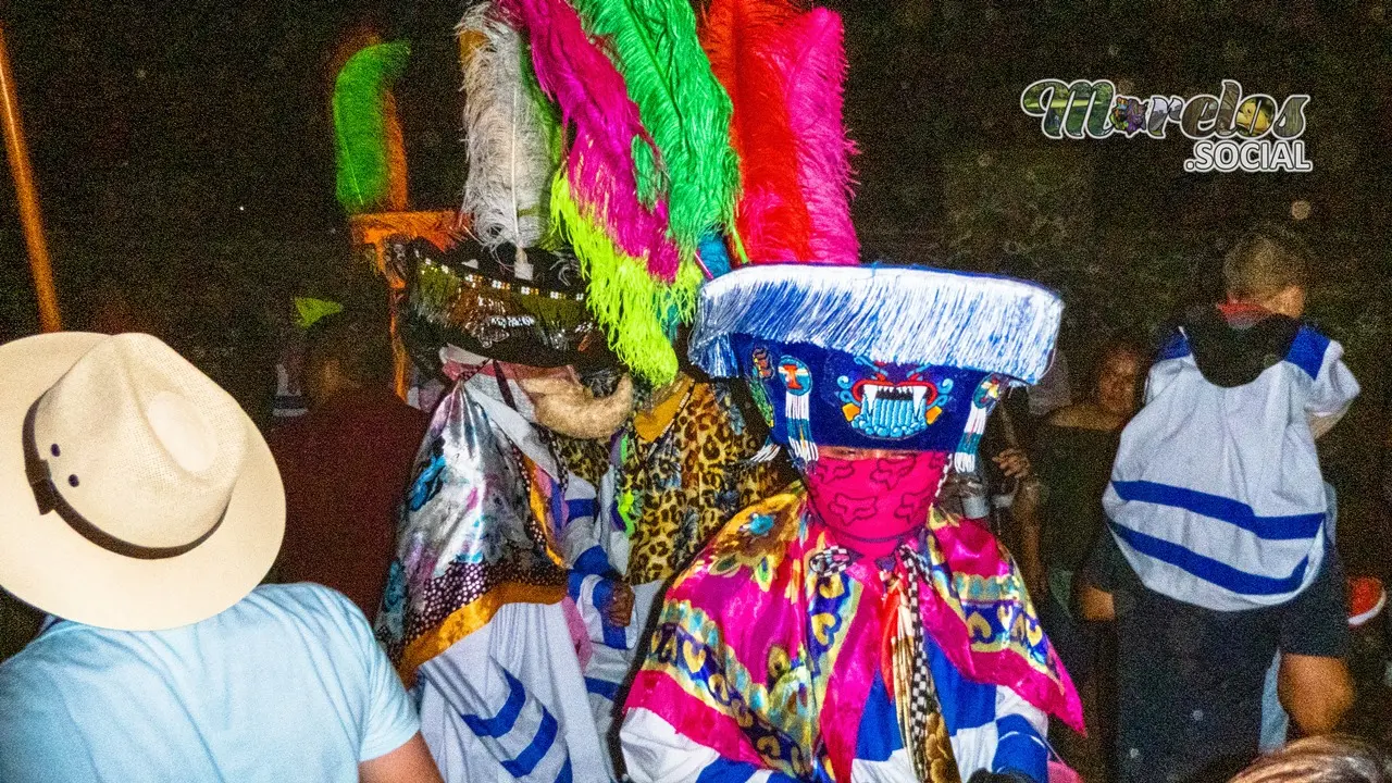 La tradición de los trajes de chinelos en Tlayacapan.