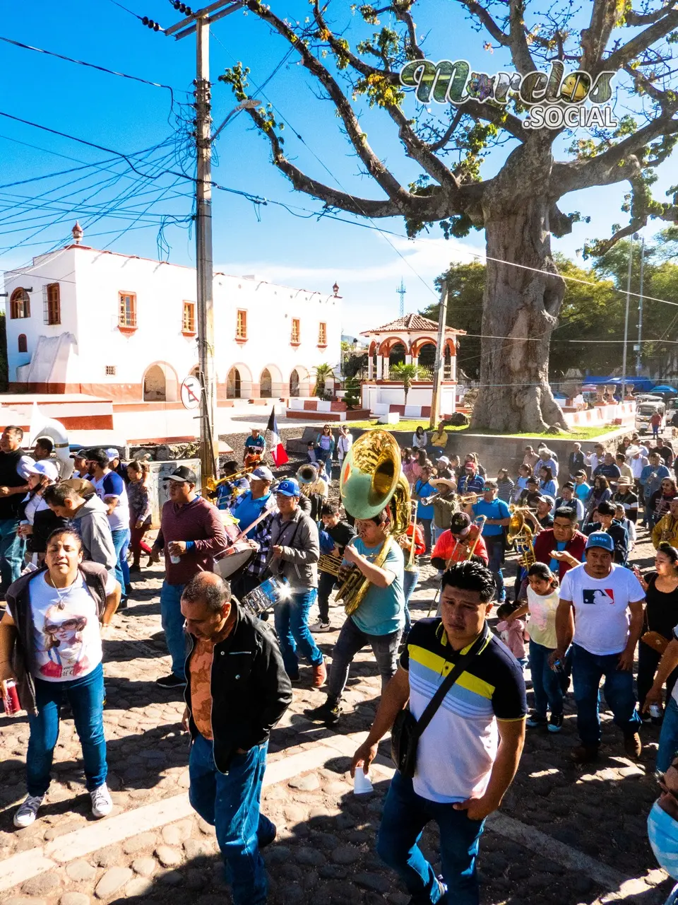 El centro del pueblo de Tlayacapan lleno de ambiente carnavalero.