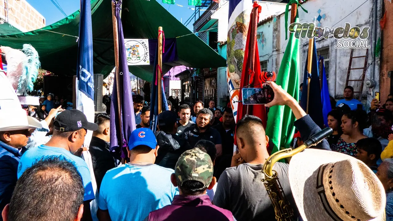 Entrega de bandera comparsa Azteca en Tlayacapan, Morelos.