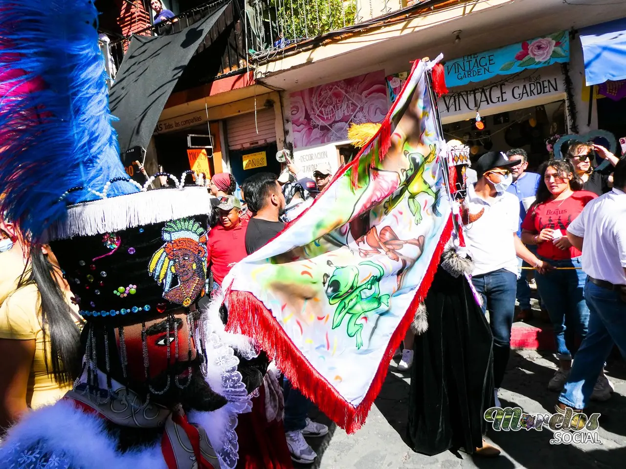 Chinelos representando la comparsa.