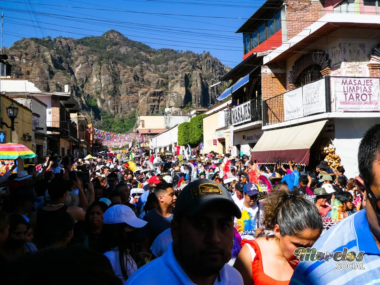 Recorrido infantil del chinelo en Tepoz.