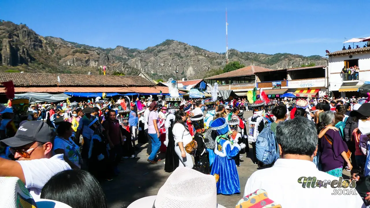 Comparsa infantil de chinelos.