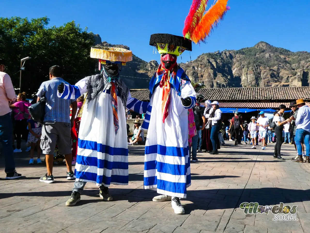 Chinelos en el carnaval de Tepoztlán.