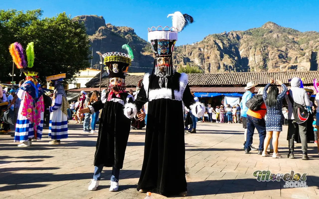 Chinelos de Tepoztlán en carnaval 2023.