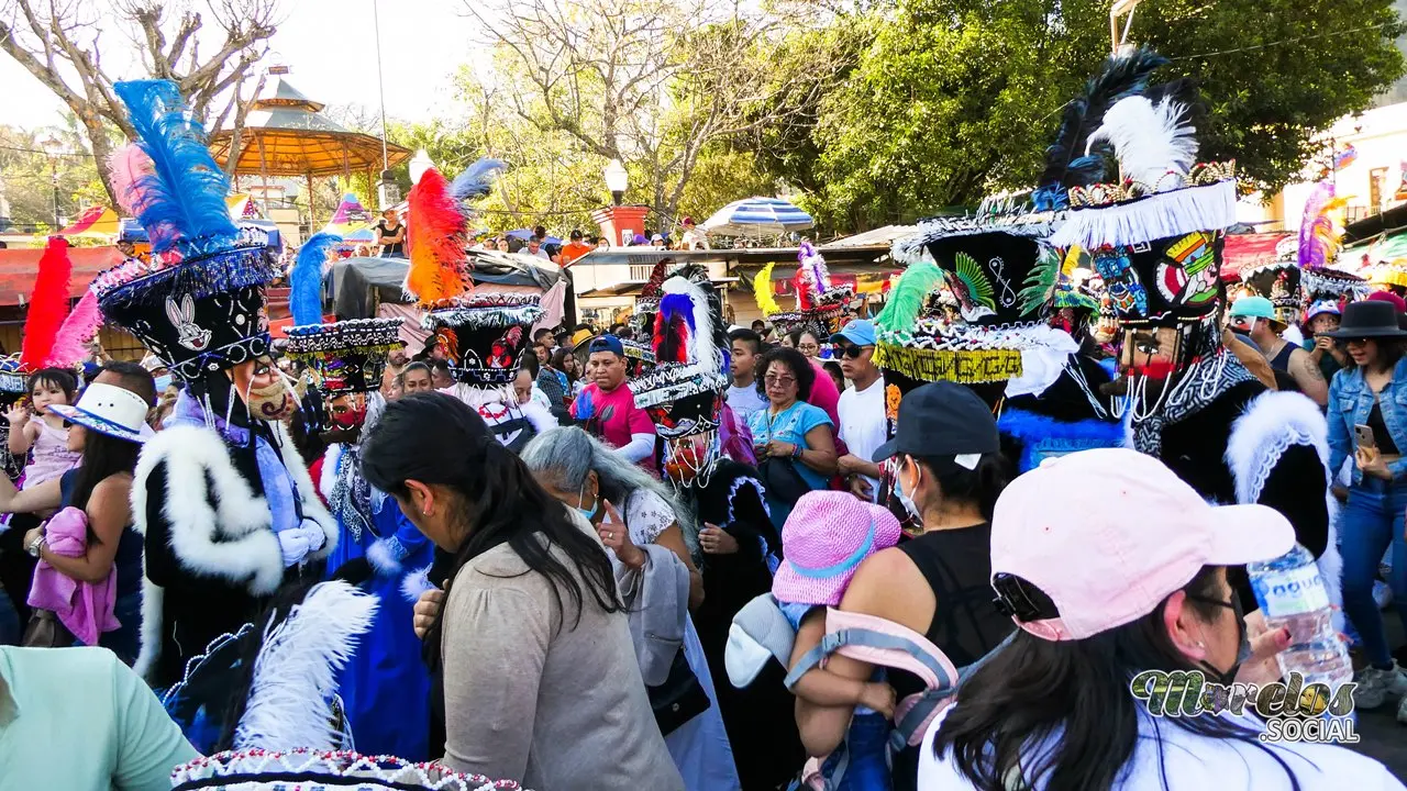 Chinelos en sábado de carnaval.