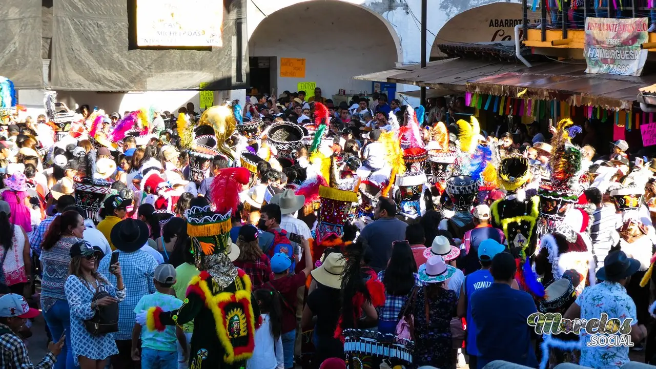 La comparsa infantil en Tepoztlán.