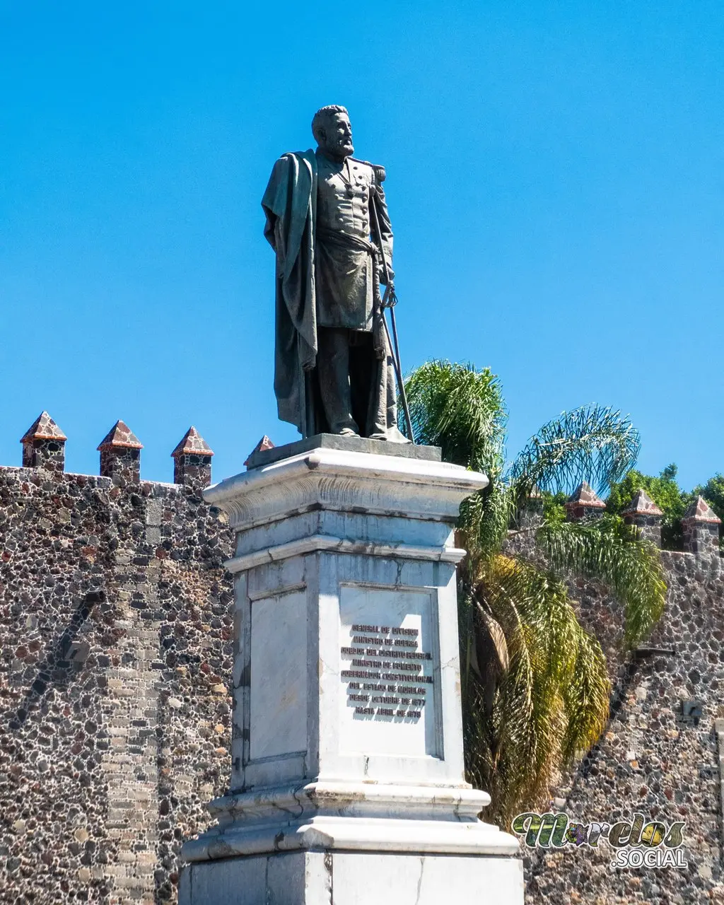 Escultura a General Carlos Pacheco Villalobos