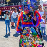 En Santa Ana, un saludo del chinelo.