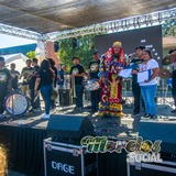 Dando reconocimiento al chinelo por haber participado en el carnaval morelense