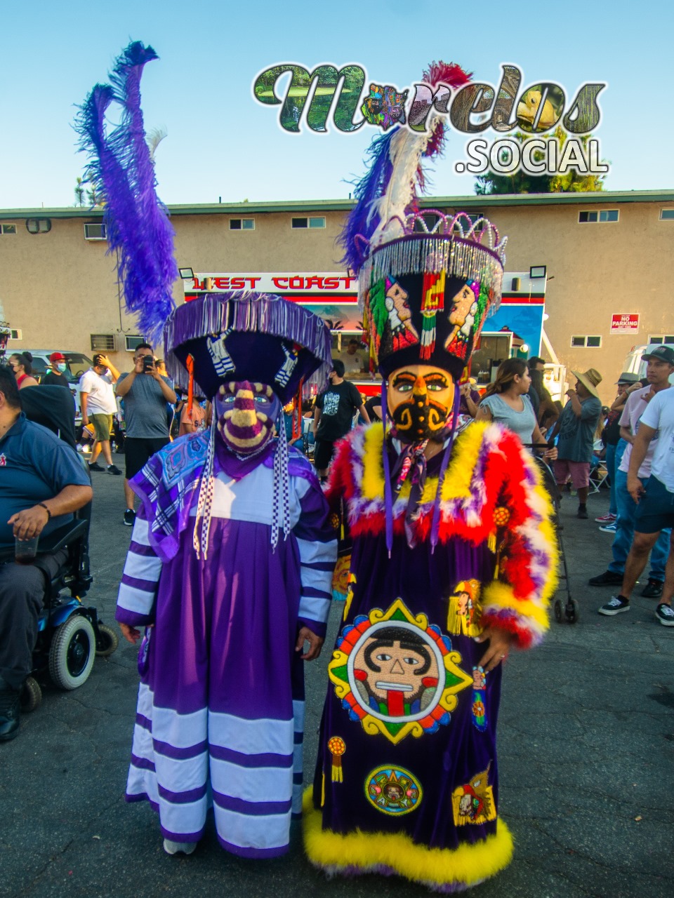 Chinelos en Santa Ana California durante el carnaval morelense USA.