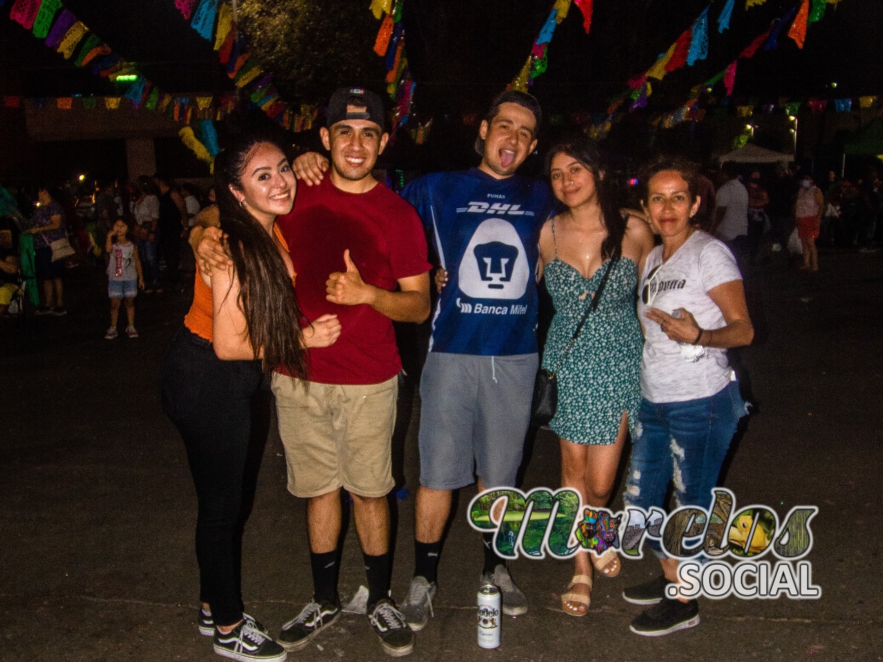 Contentos durante el carnaval morelense en Santa Ana, California 2021.