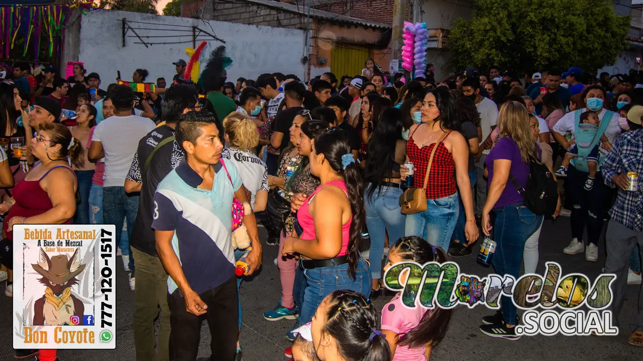 Ambiente familiar en el tradicional brinco de chinelo en Tlaltizapán.