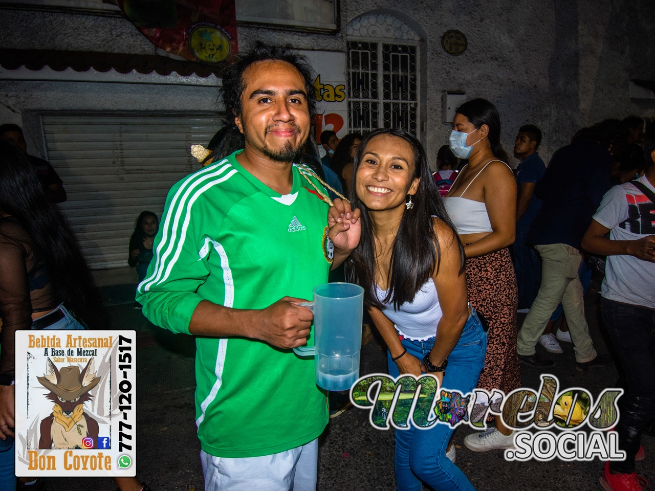 Amigos de Tlaltizapán sonriendo para la foto.