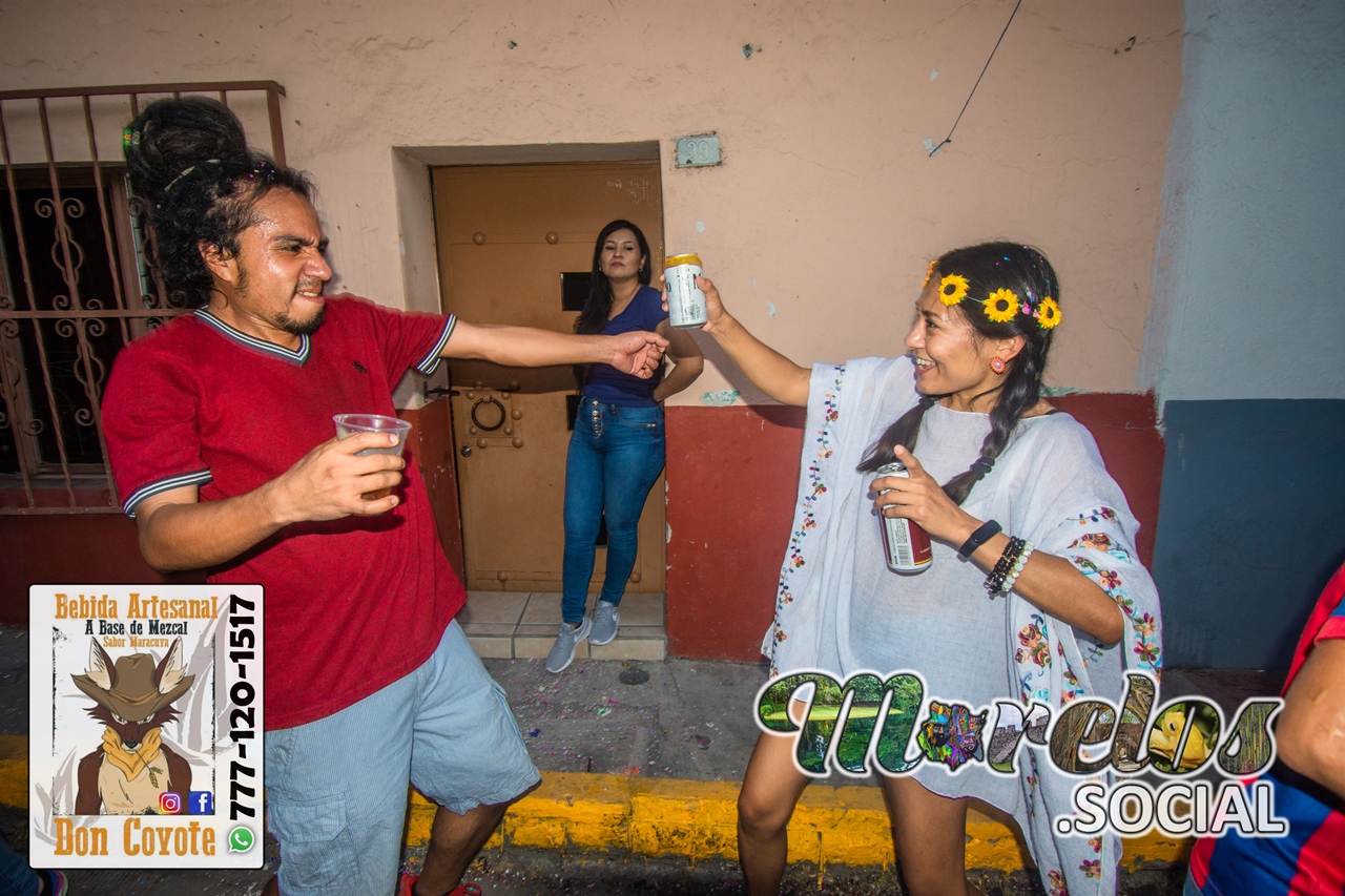 Danzando al ritmo de los fabulosos sones de chinelo.