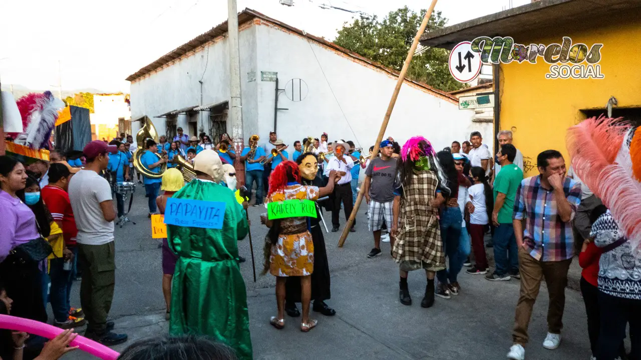 Los disfrazados, poniendo ambiente en Tlayacapan, Morelos.