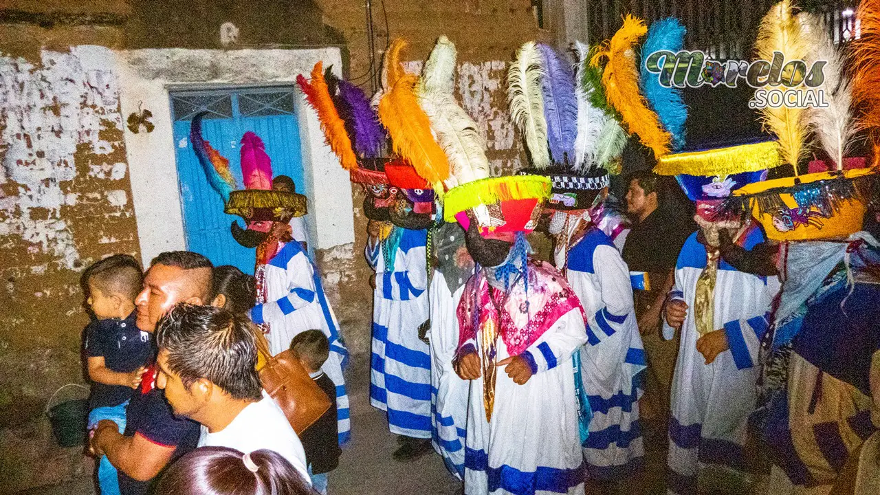 Los tradicionales chinelos de Tlayacapan.