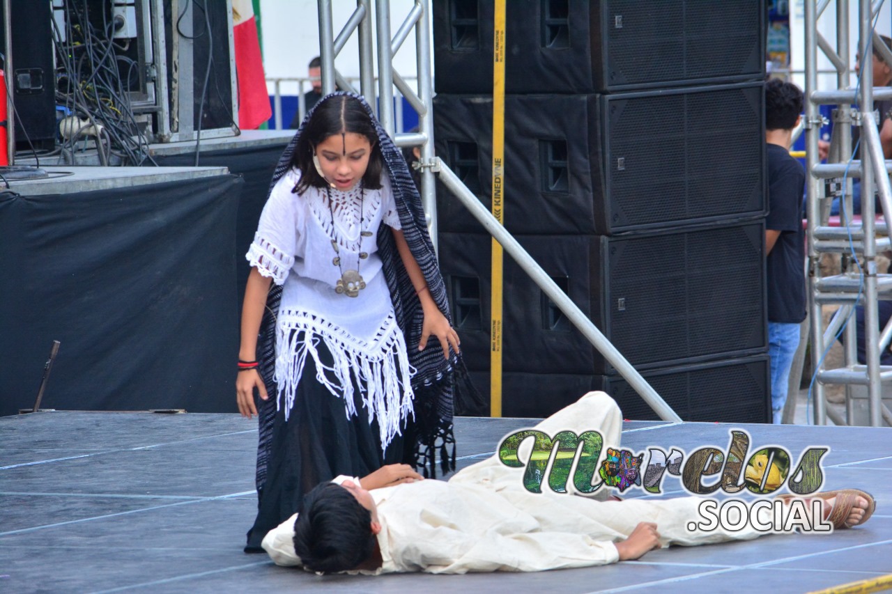 Teatro en el festival de Tlaltizapán.