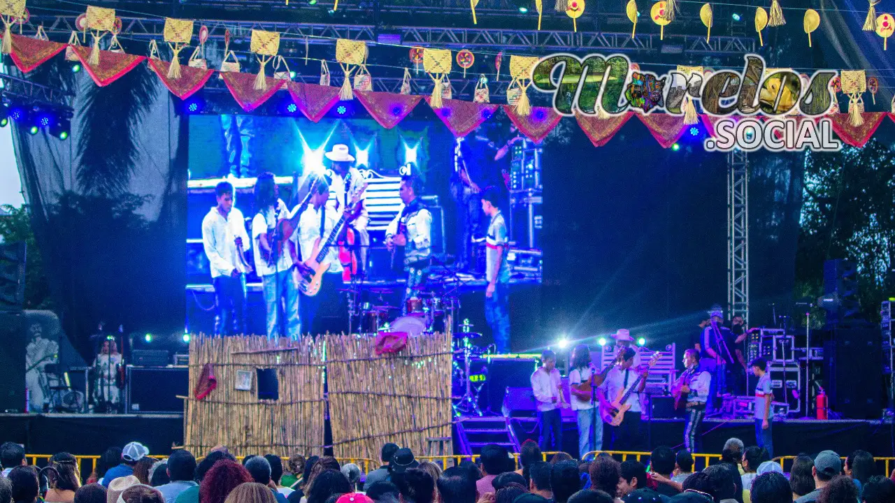 Teatro en el festival de Tlaltizapán.