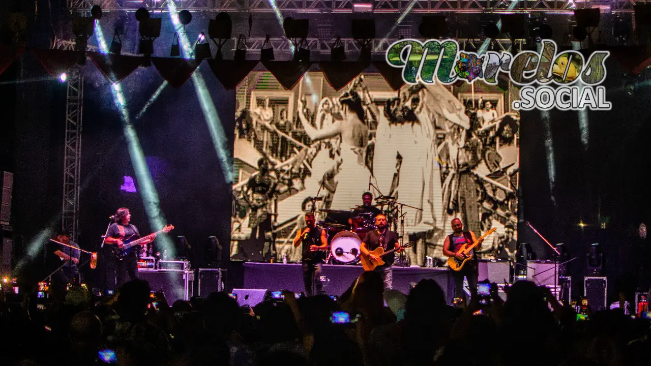 Concierto en el zócalo de Tlaltizapán.