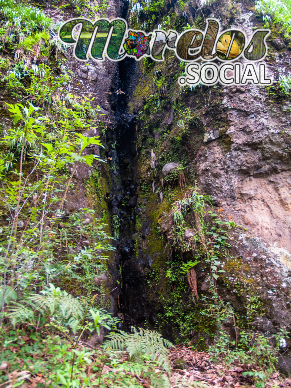 Formaciones rocosas dentro del Cerro de la Luz del pueblo mágico de Tepoztlán, Morelos