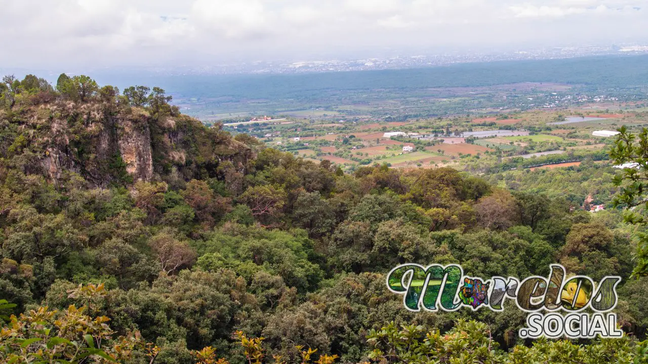 Paisaje en el cerro de la luz del pueblo mágico de Tepoztlán, Morelos