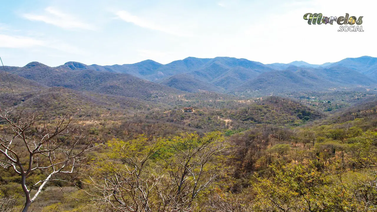 Paisaje dentro de la sierra de Huautla en el estado de Morelos, México