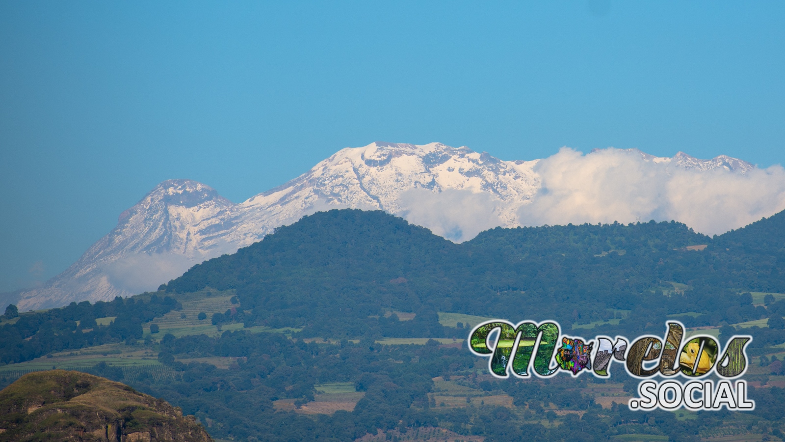 Paisaje visto desde el cerro del Papalotzin en el pueblo Mágico de Tlalyacapan, Morelos