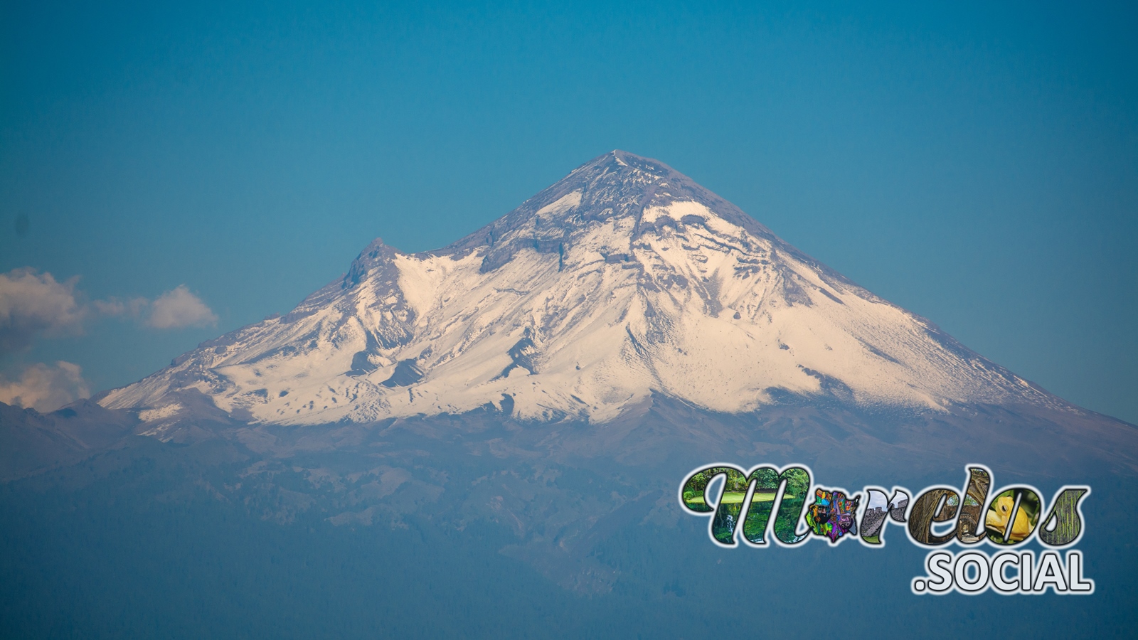 Volcan popocatepetl visto desde el cerro de Papalotzin del pueblo mágico de Tlayacapan, Morelos