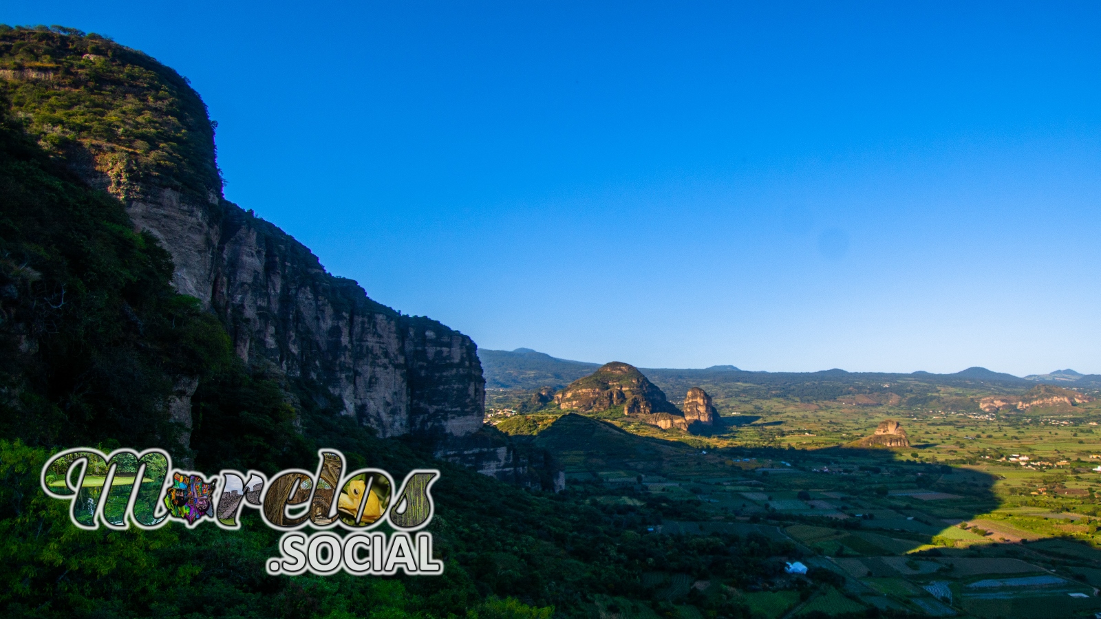 Bonita postal de Morelos vista desde el cerro del Papalotzin en el pueblo mágico Tlayacapan