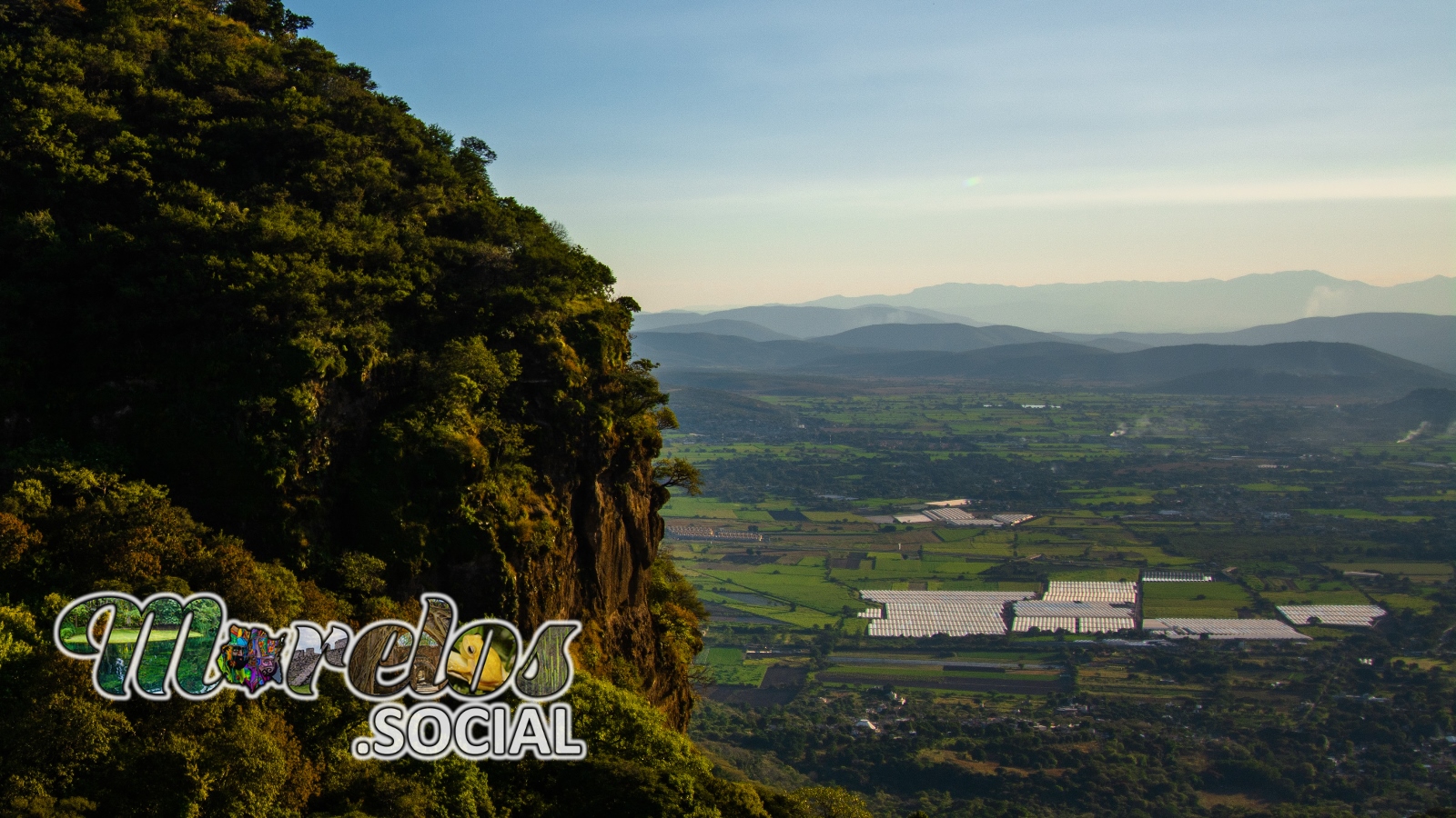 Bonito paisaje desde el cerro del Papalotzin del pueblo mágico de Tlayacapan, Morelos