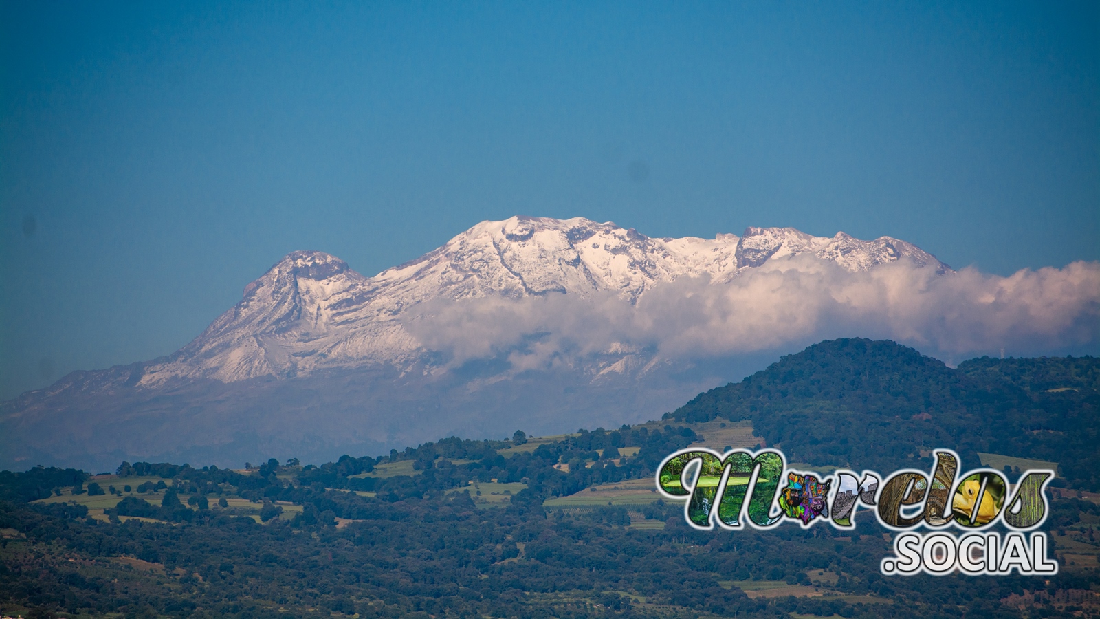 Bonita postal volcan Iztaccihuatl visto desde el cerro del Papalotzin de Tlayacapan, Morelos