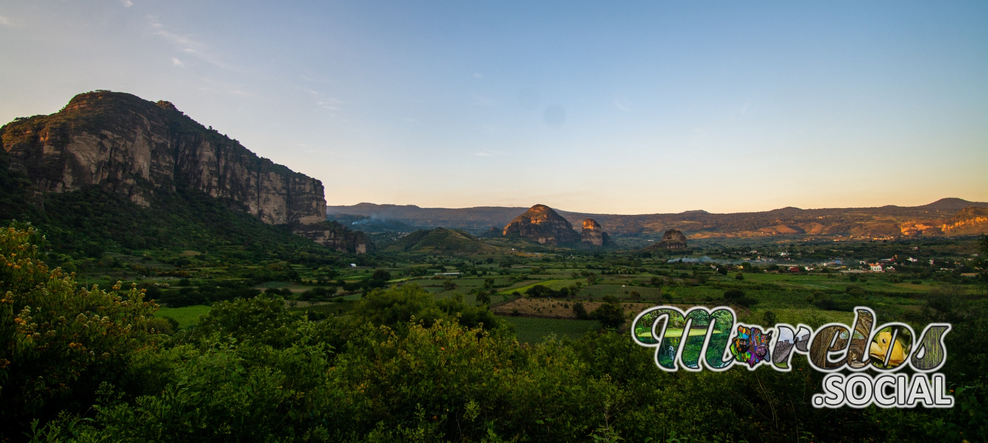 Bonito panorama del pueblo mágico de Tlayacapan, Morelos al atardecer