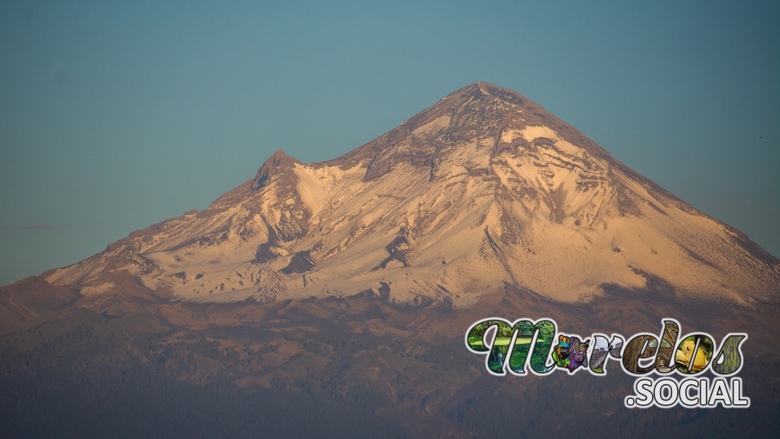 El Popocatépetl visto desde el cerro del Papalotzin en el pueblo mágico de Tlayacapan, Morelos