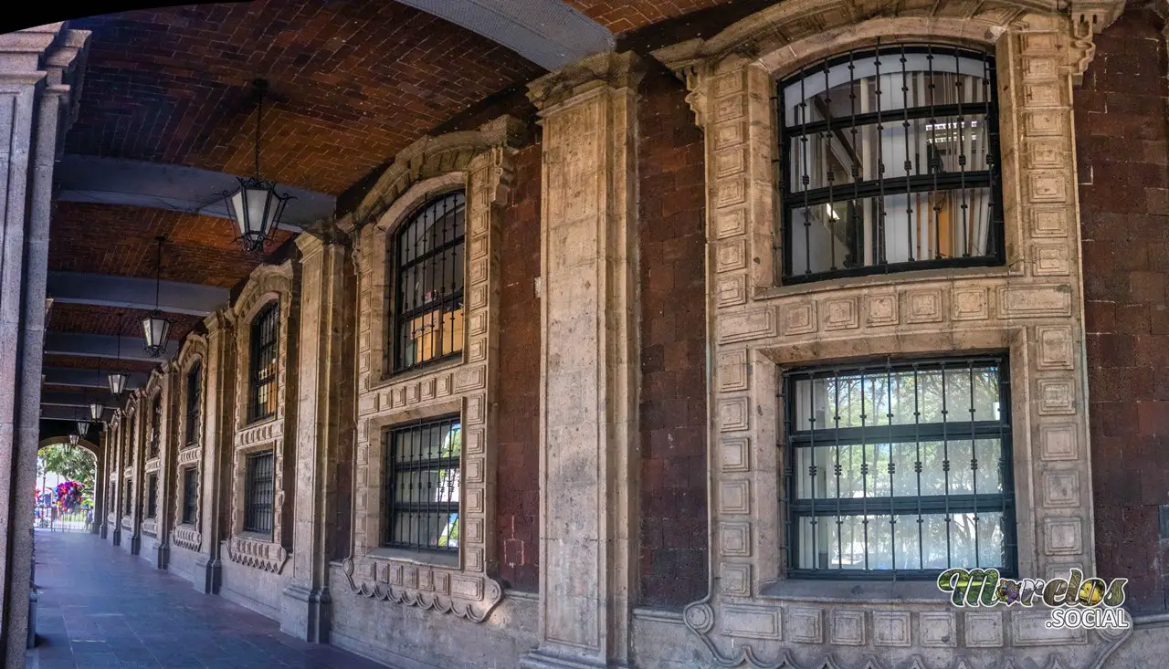 Pasillos por fuera del palacio de gobierno Morelense.