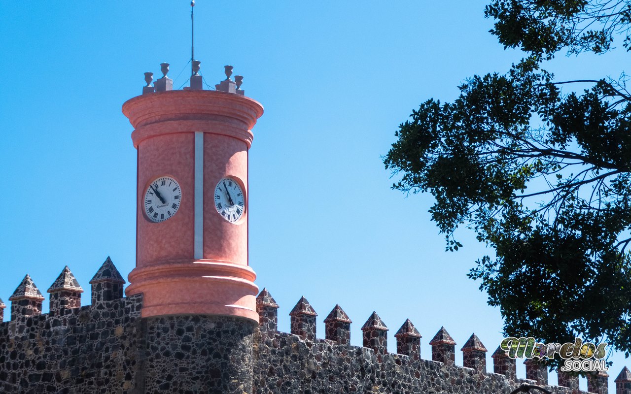 Reloj del palacio de Cortés.