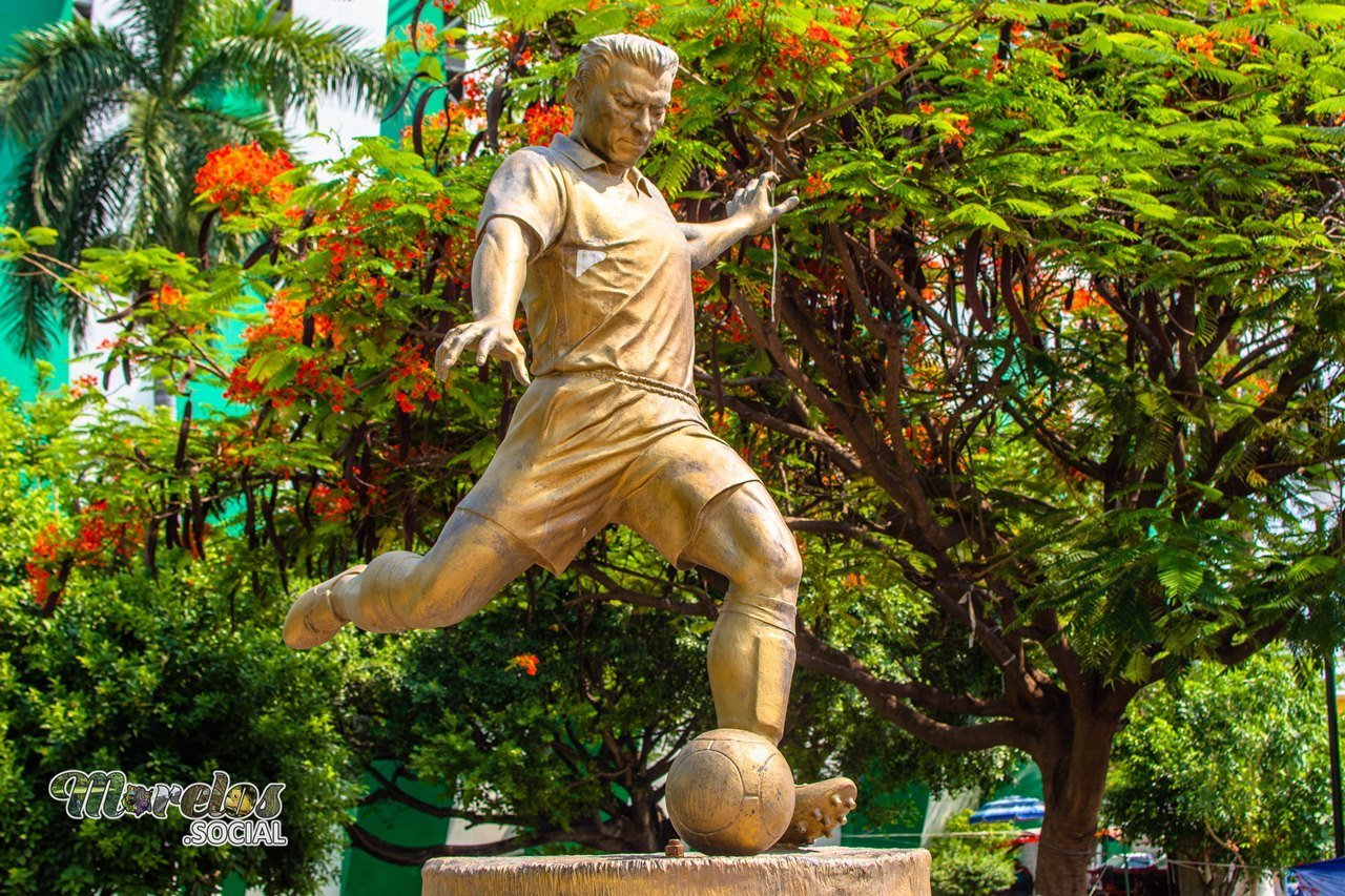 Agustín “el coruco” Díaz - Escultura conmemorativa