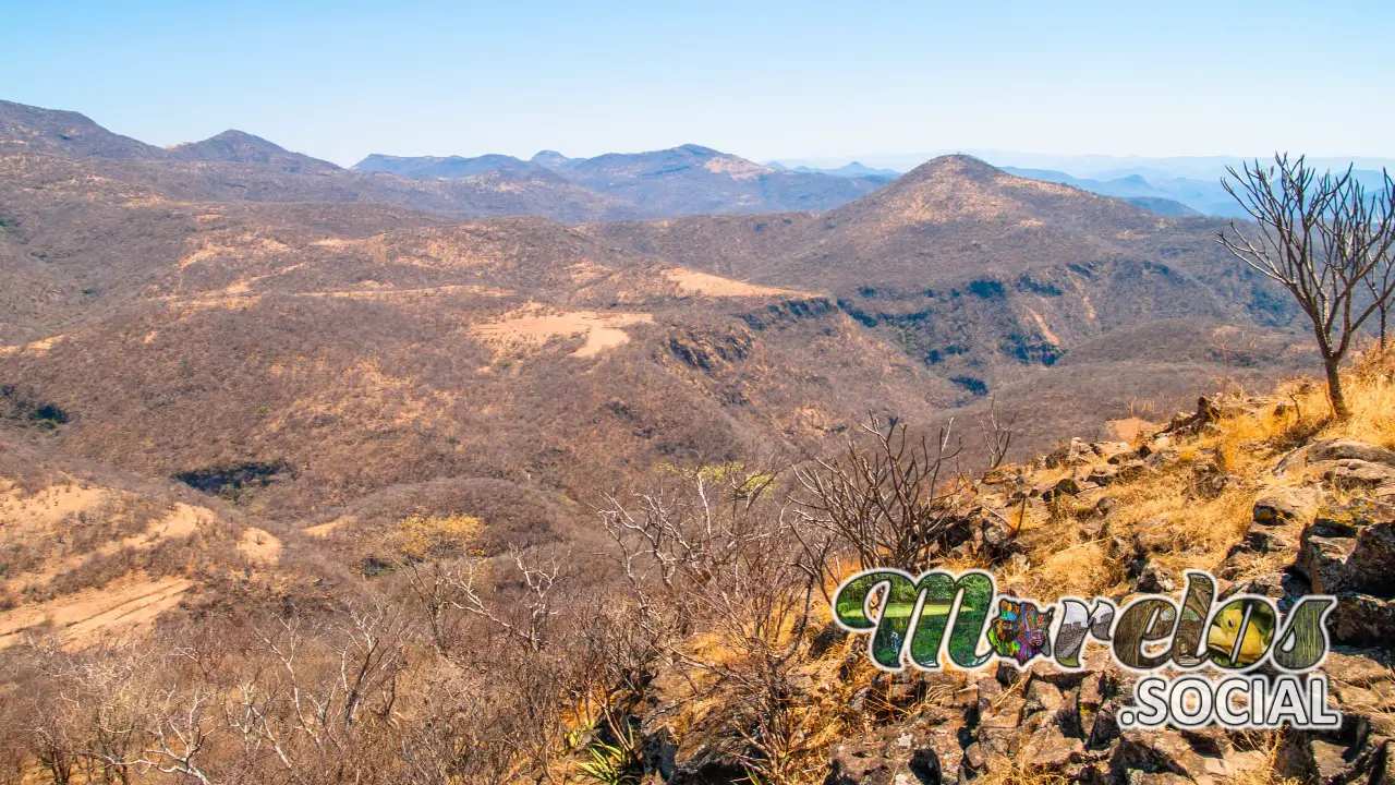 Cumbres y Misterios: Vistas desde Chimalacatlán, Morelos