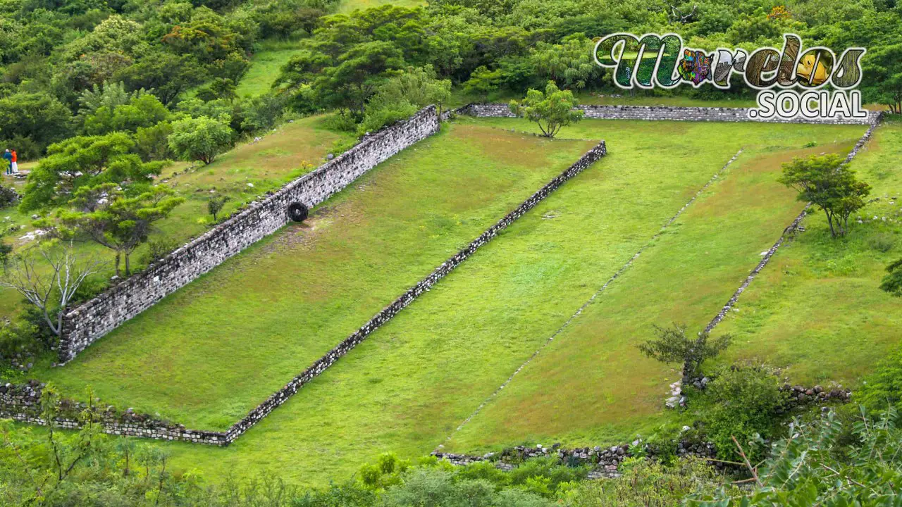 Cancha del Juego de pelota sur de Xochicalco - Zona Arqueológica